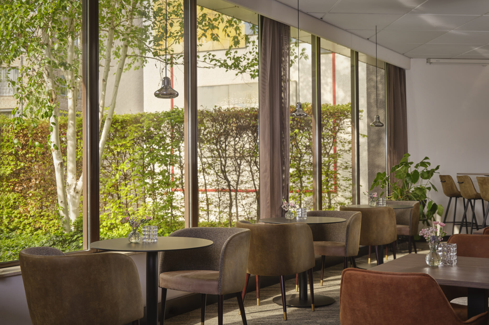Park Plaza Eindhoven Elite lounge sitting area with window view